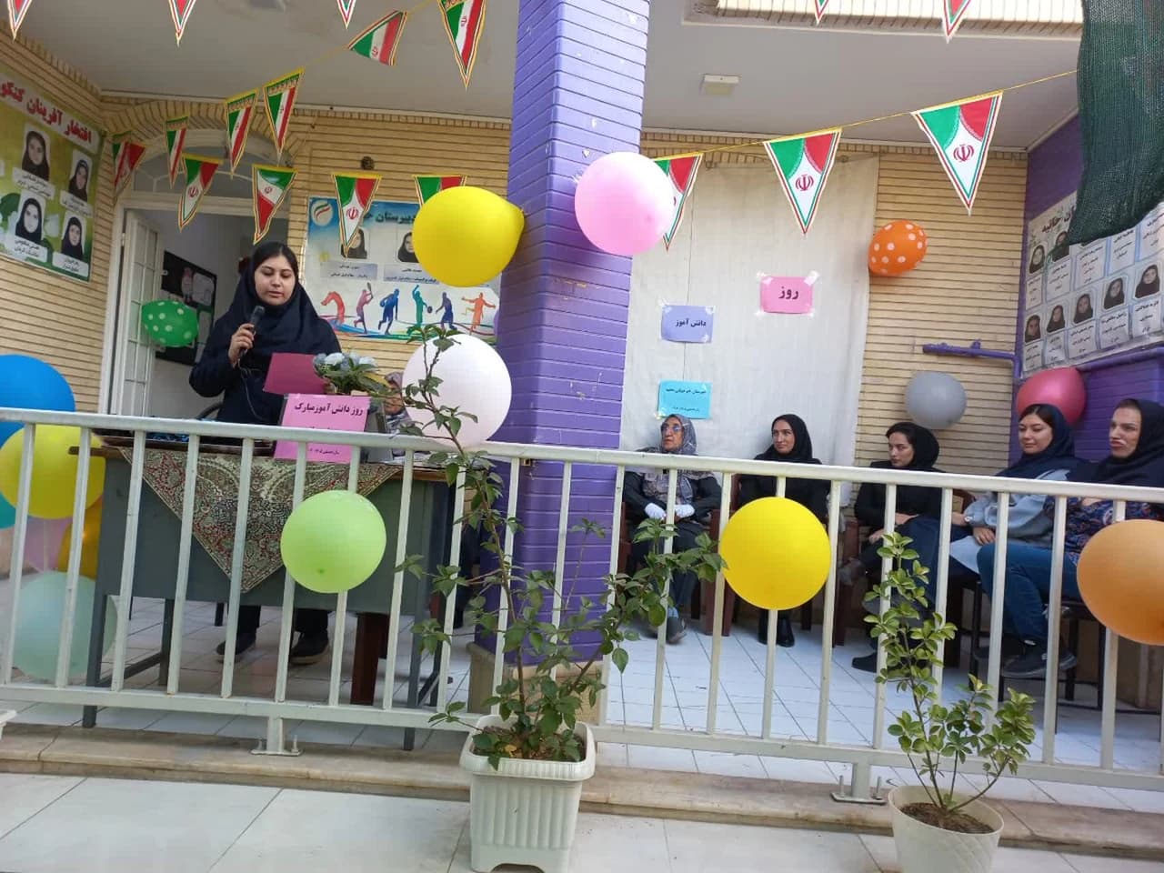 A speech at the Student Day event in the school's outdoor space